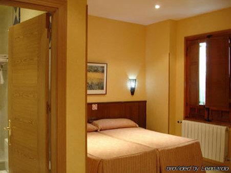 Hostal Sol Toledo Buitenkant foto