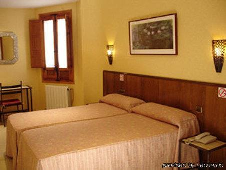 Hostal Sol Toledo Buitenkant foto