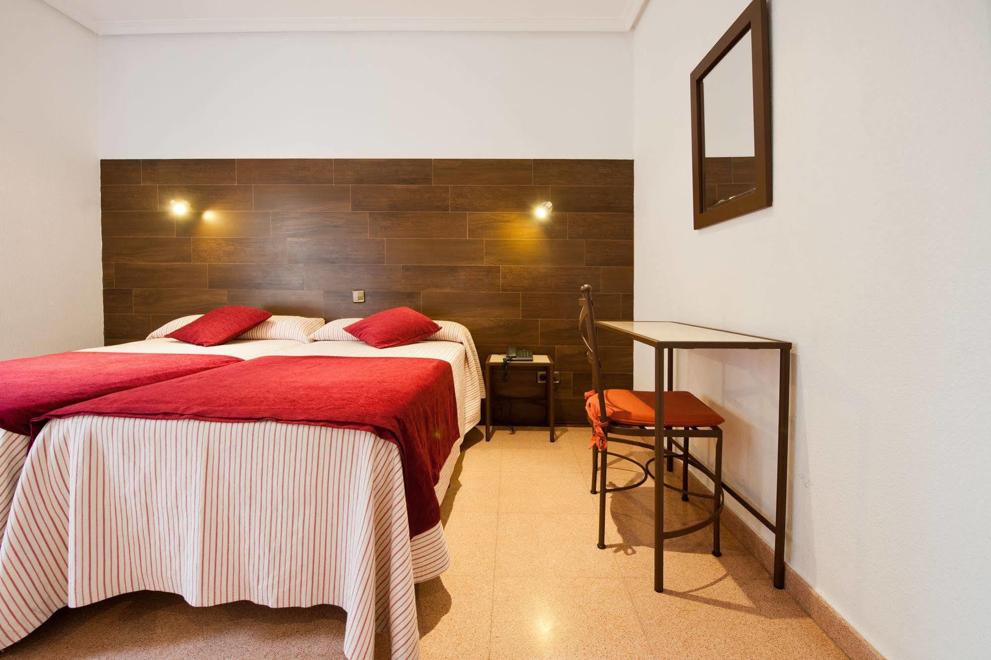 Hostal Sol Toledo Buitenkant foto