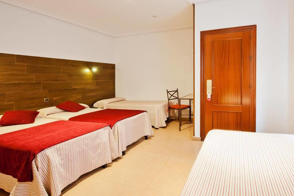 Hostal Sol Toledo Buitenkant foto